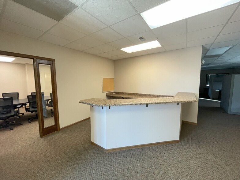 More Photos Of 330 Knollwood Dr, Rapid City Office For Sale