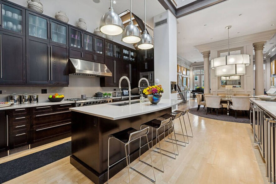 More Photos Of 2217 N Clybourn Ave, Chicago Storefront Retail Residential For Sale