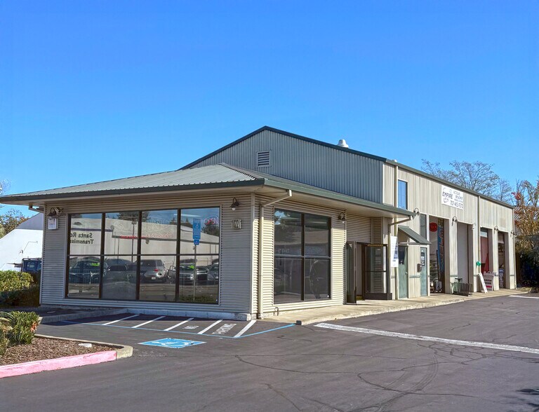 Primary Photo Of 1022 Santa Rosa Ave, Santa Rosa General Retail For Lease