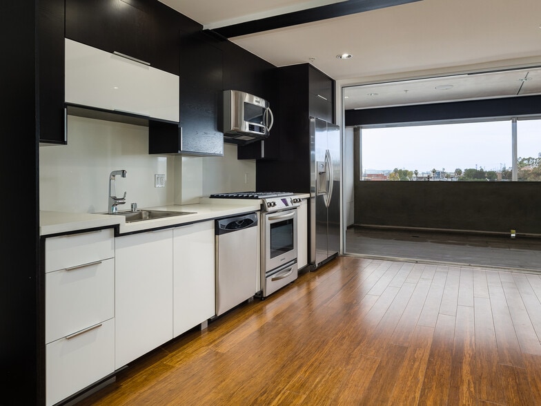 More Photos Of 215-237 California St, El Segundo Loft Creative Space For Sale