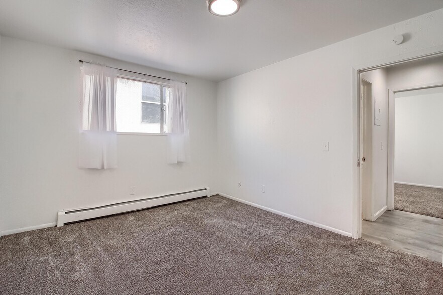 More Photos Of 1422 Macon St, Aurora Apartments For Sale