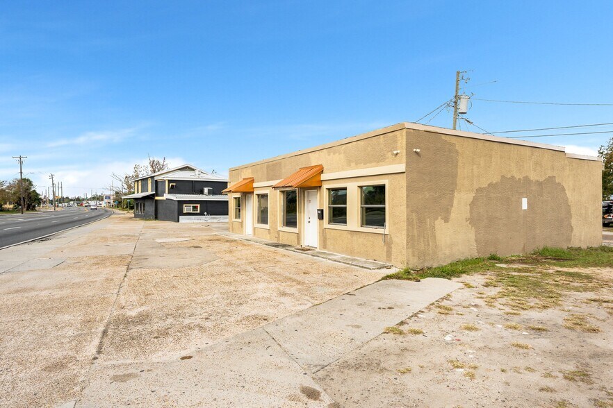 More Photos Of 2900 E 5th St, Panama City Restaurant For Sale