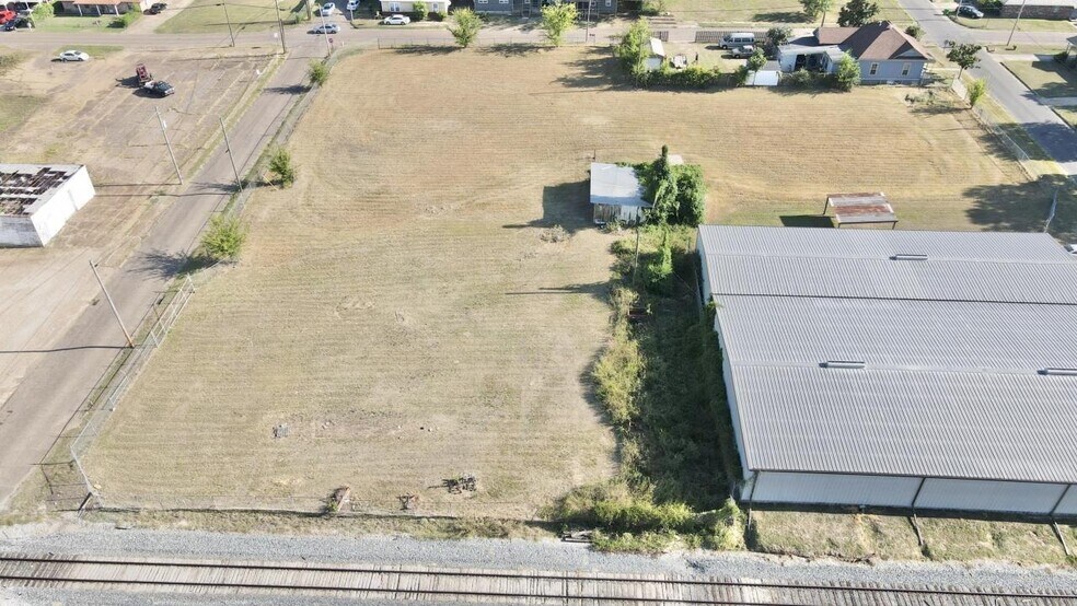 More Photos Of 803 9th St S, Columbus Warehouse For Lease