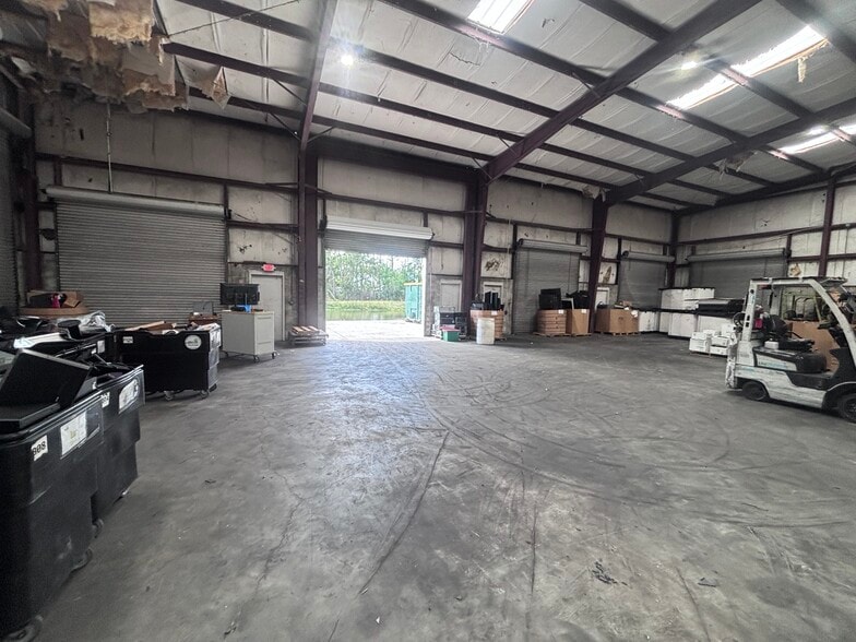 More Photos Of 6102 24th St E, Bradenton Warehouse For Lease