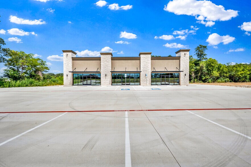 More Photos Of 410 Interstate 30 Frontage Rd., Mount Vernon General Retail For Lease