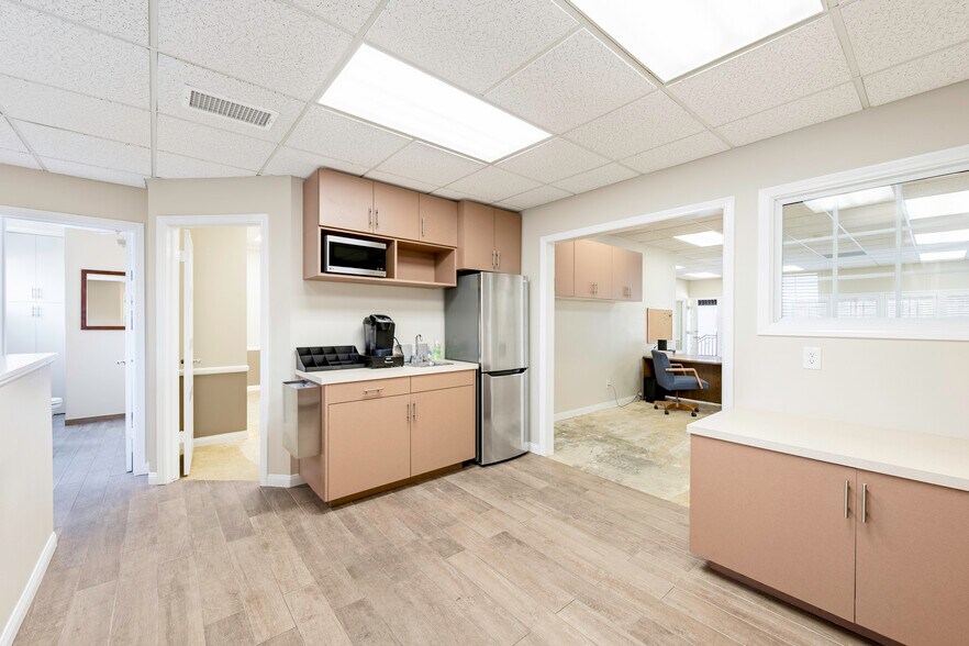 More Photos Of 1082 Redondo Ave, Long Beach Office For Sale