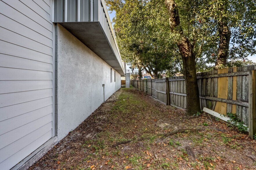 More Photos Of 6701 Beach Blvd, Jacksonville Freestanding For Lease