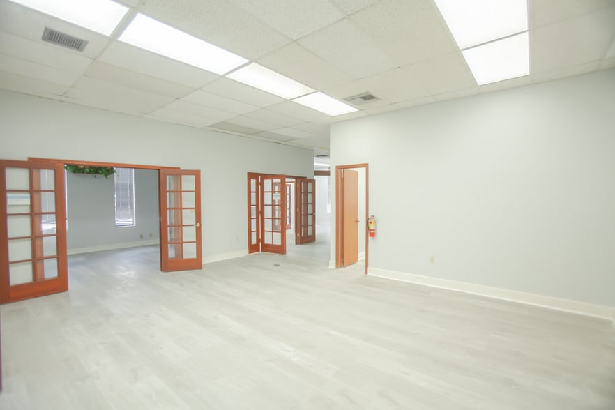 More Photos Of 16350 NE 12th Ave, North Miami Beach General Retail For Lease