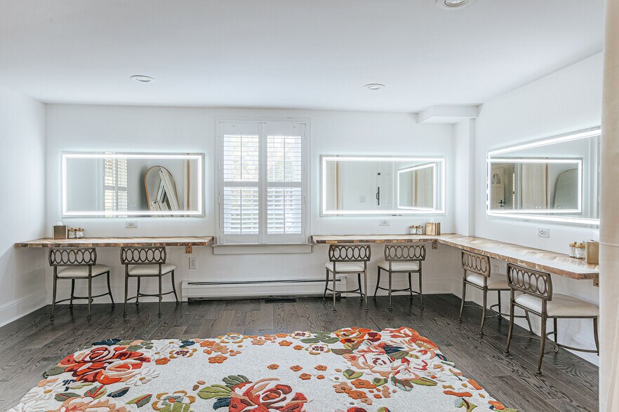 More Photos Of 1329 Commerce Rd, Staunton Hotel For Sale