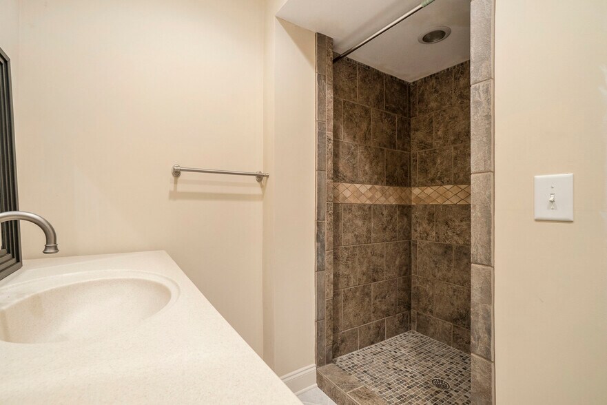 More Photos Of 11600 Atlantis Pl, Alpharetta Medical For Sale