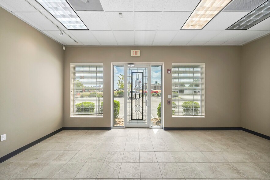 More Photos Of 14729 Highway 105 W, Montgomery Medical For Lease