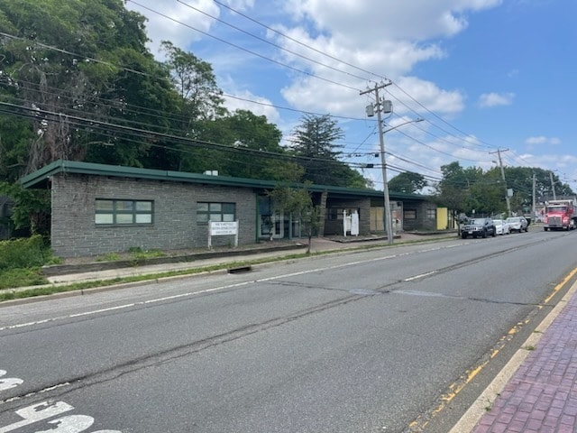 More Photos Of 570 Broadway, Amityville Office For Sale