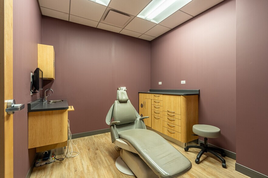 More Photos Of 111 N Wabash Ave, Chicago Office For Sale