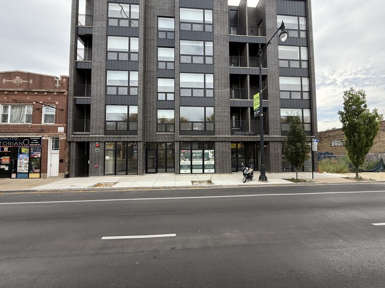 Primary Photo Of 3043 W Irving Park Rd, Chicago Apartments For Lease