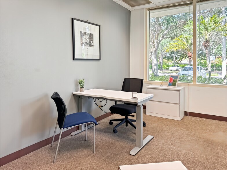 More Photos Of 950 S Pine Island Rd, Plantation Coworking Space