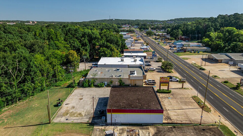 More Photos Of 711 N University Dr, Nacogdoches General Retail For Sale