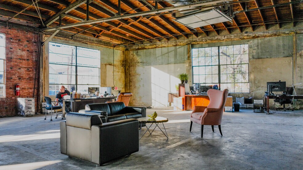 More Photos Of 10 N Milby St, Houston Warehouse For Sale