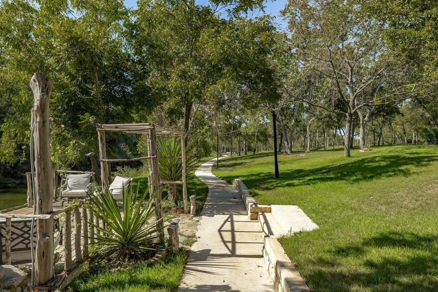 More Photos Of 1030 County Road 279, Liberty Hill Hotel For Sale