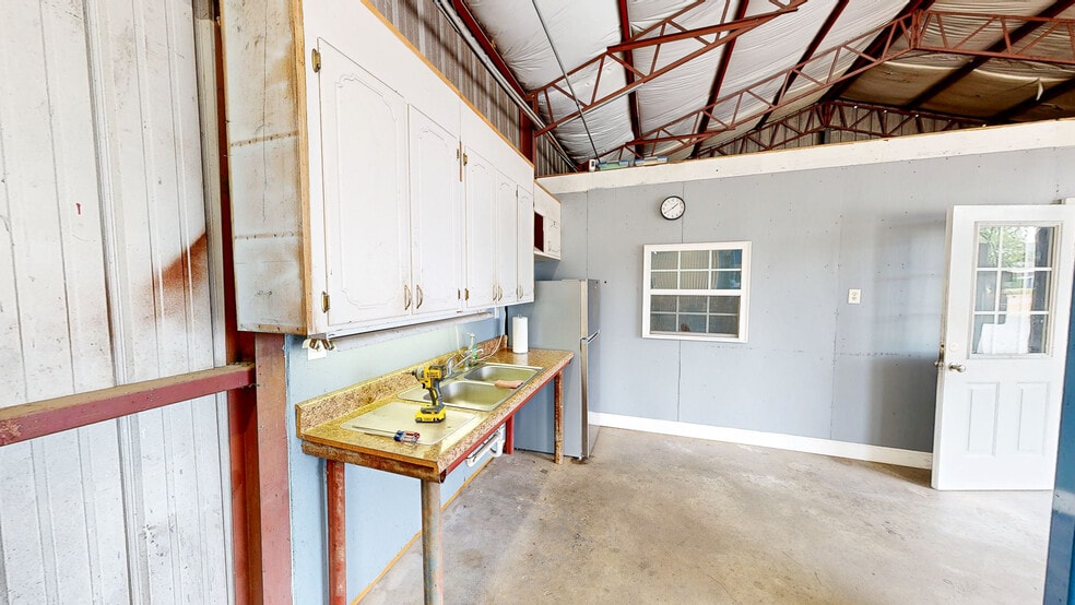More Photos Of 716 S Main St, Enterprise Auto Repair For Sale