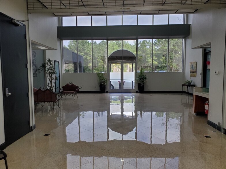 More Photos Of 1110 N Loop 336 W, Conroe Office For Lease