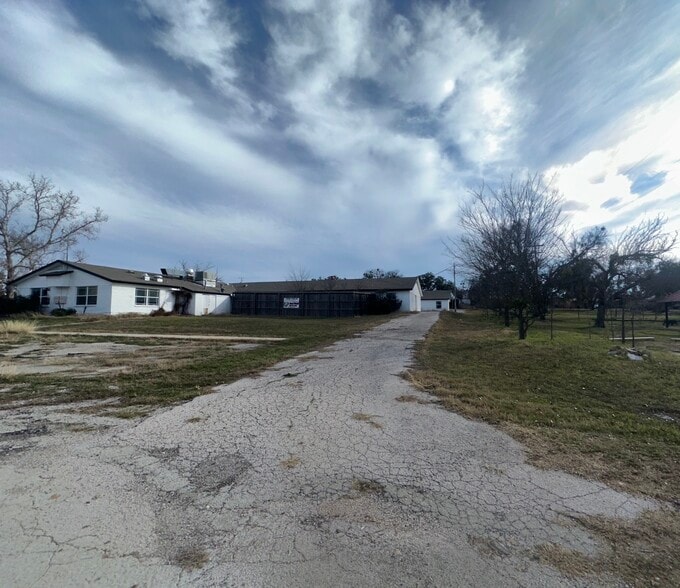 More Photos Of 1405 W Storey St, San Saba Skilled Nursing Facility For Sale