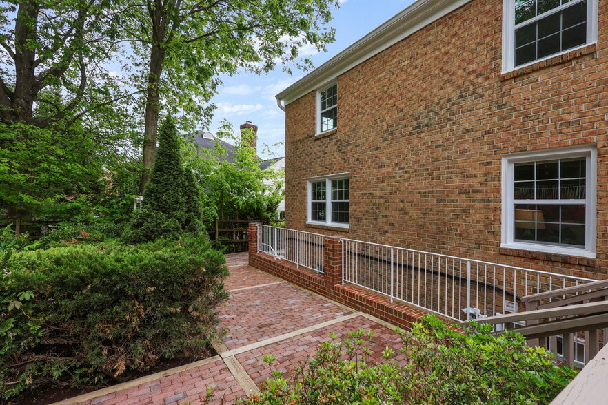 More Photos Of 9725 Lookout Pl, Gaithersburg Healthcare For Sale