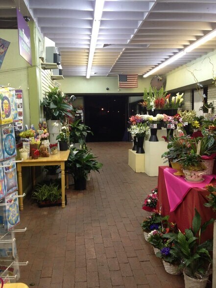 More Photos Of 2709 Artesia Blvd, Redondo Beach Storefront For Lease