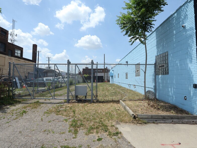 More Photos Of 6543 Hastings Rd, Detroit Warehouse For Sale