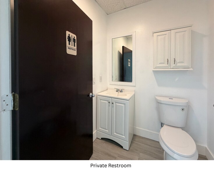 More Photos Of 2540 Metrocentre Blvd, West Palm Beach Medical For Lease