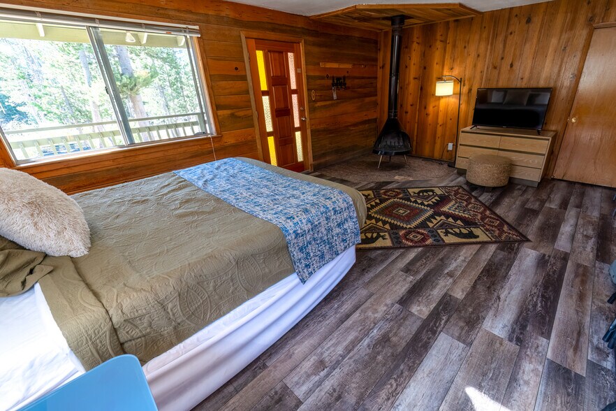 More Photos Of 55380 Flintridge Dr, Shaver Lake Hotel For Sale