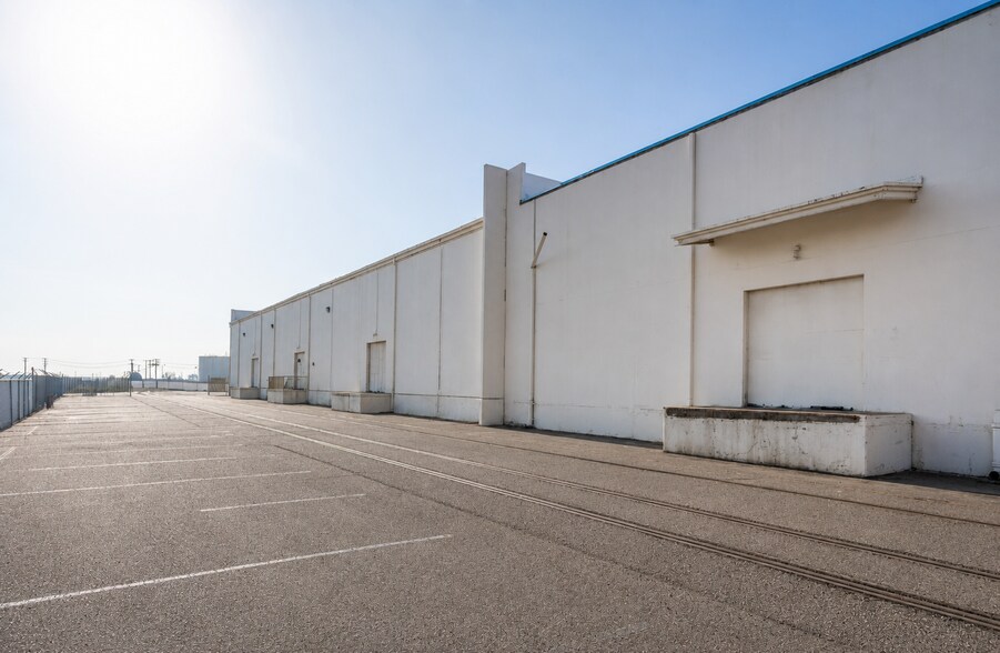 More Photos Of 2901 Apron Ave, Atwater Warehouse For Lease
