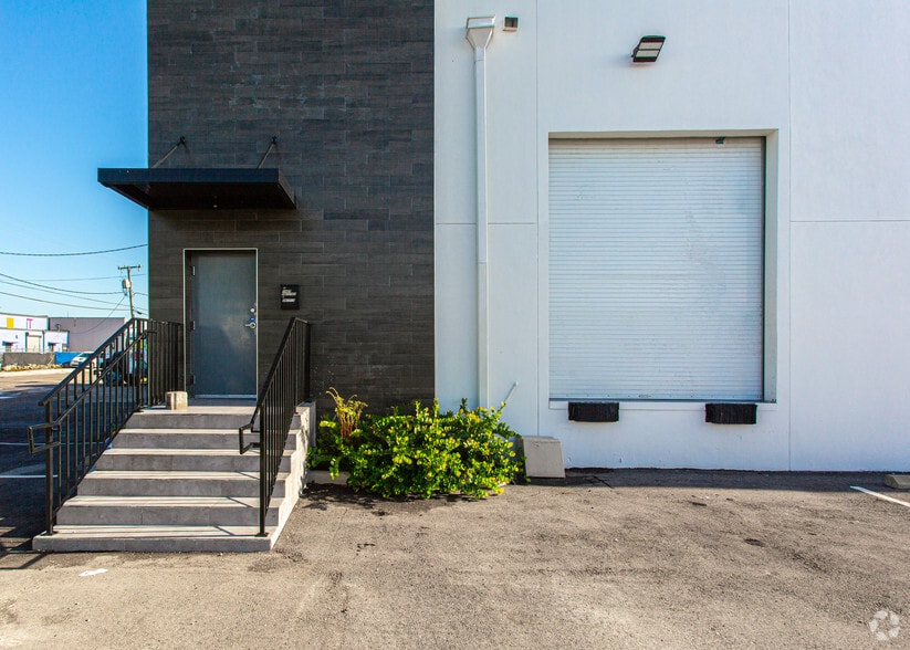 More Photos Of 3465 NW 71st Ter, Miami Warehouse For Lease