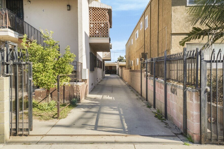 More Photos Of 13314 Cordary Ave, Hawthorne Apartments For Sale