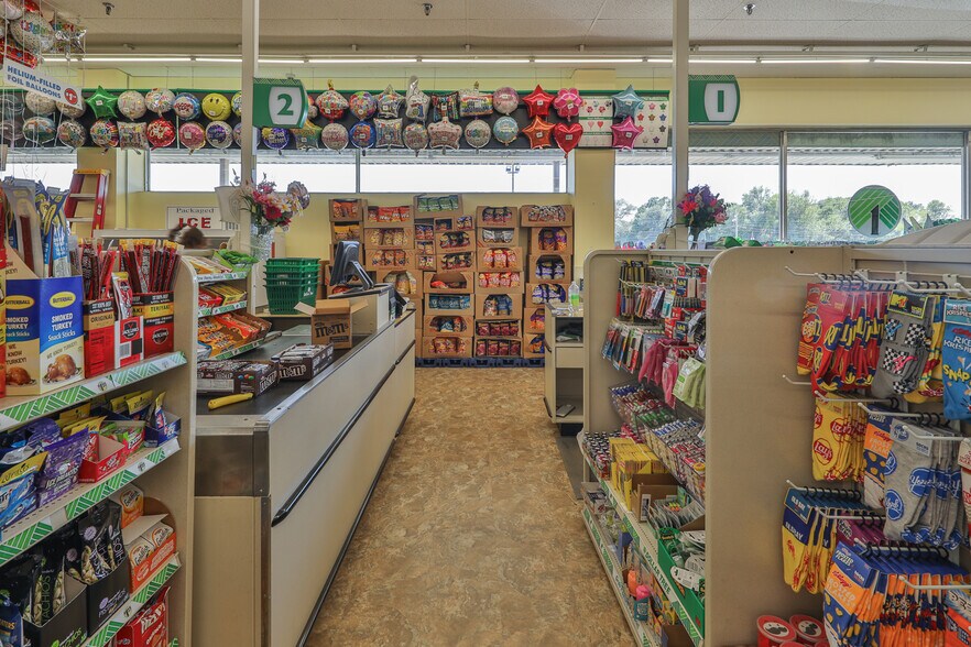 More Photos Of 8718 Highway 22, Dresden Storefront For Sale