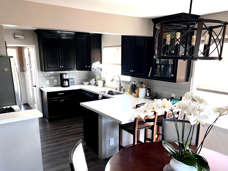 More Photos Of 10443-10445 Magnolia Blvd, North Hollywood Office Residential For Sale