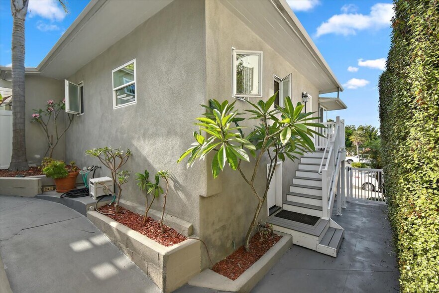 More Photos Of 1534 Manhattan Beach Blvd, Manhattan Beach Apartments For Sale