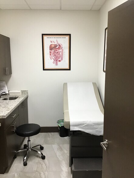More Photos Of 1601 N Palm Ave, Pembroke Pines Medical For Lease