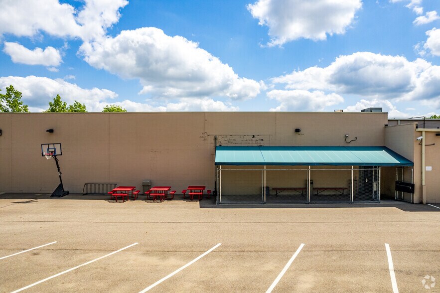 More Photos Of 850-860 W 4th St, Mansfield Freestanding For Lease