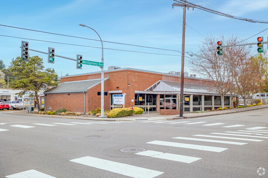 More Photos Of 2602 6th St, Bremerton Storefront Retail Office For Sale
