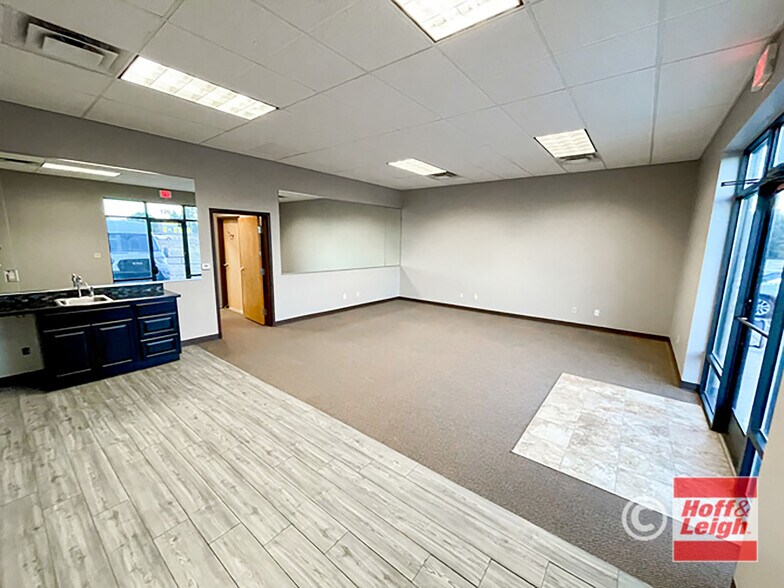 More Photos Of 4615 Town Center Dr, Colorado Springs Warehouse For Lease