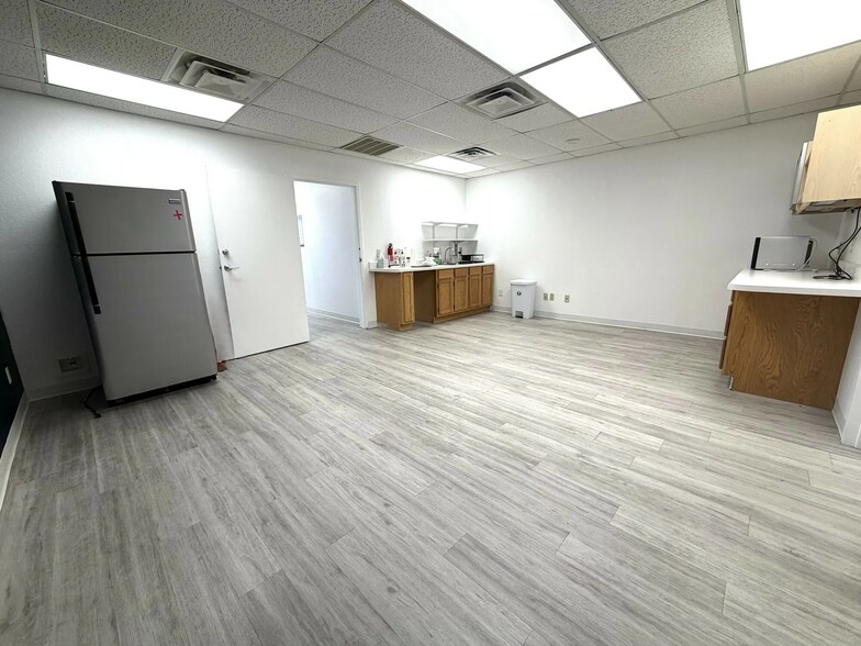 More Photos Of 710 W Wilshire Blvd, Oklahoma City Flex For Lease