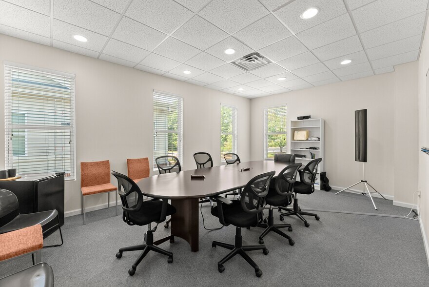 More Photos Of 950 Scales Rd, Suwanee Medical For Lease