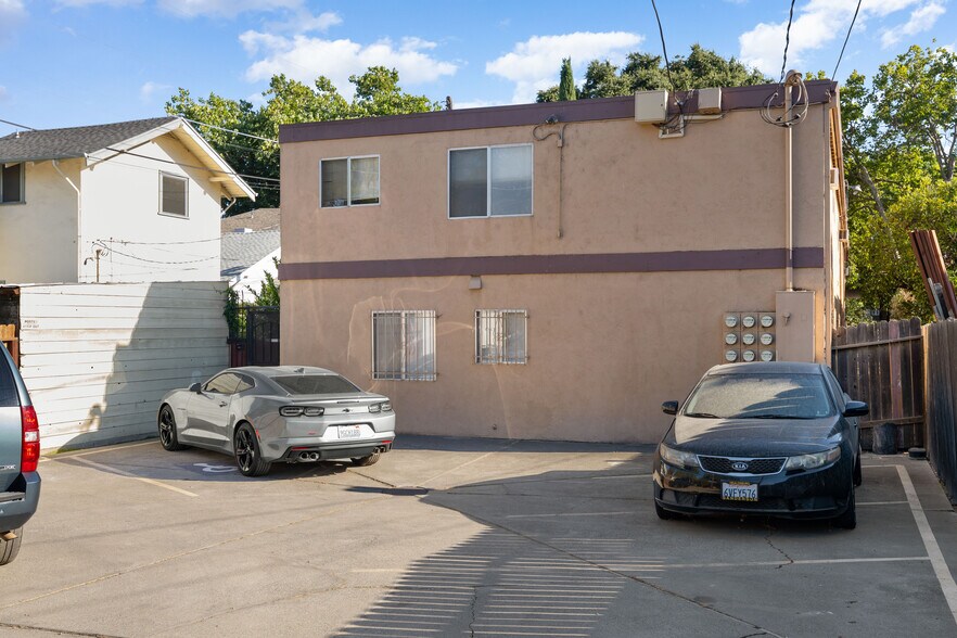 More Photos Of 2323 W St, Sacramento Apartments For Sale