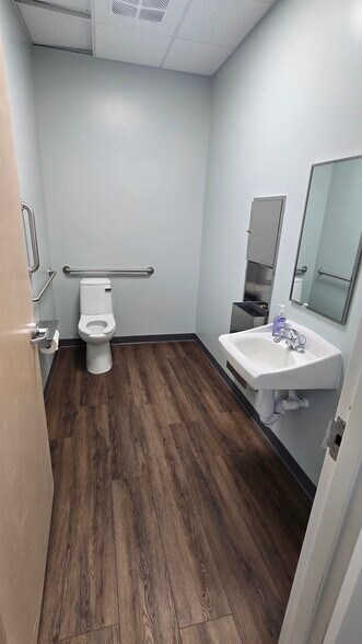 More Photos Of 168 Thunder Rd, Mooresville Light Manufacturing For Lease