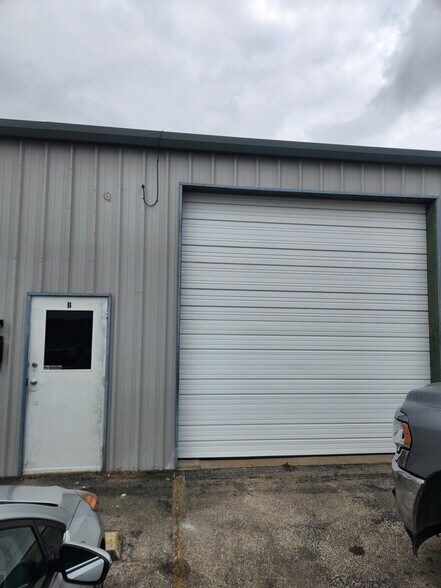 More Photos Of 908 N Twin Creek Dr, Killeen Warehouse For Lease