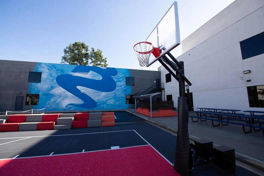 More Photos Of 1011 Grandview Ave, Glendale Unknown For Lease