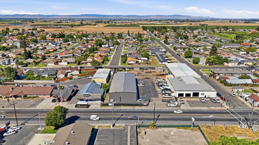 More Photos Of 8217 Lander Ave, Hilmar Flex For Lease