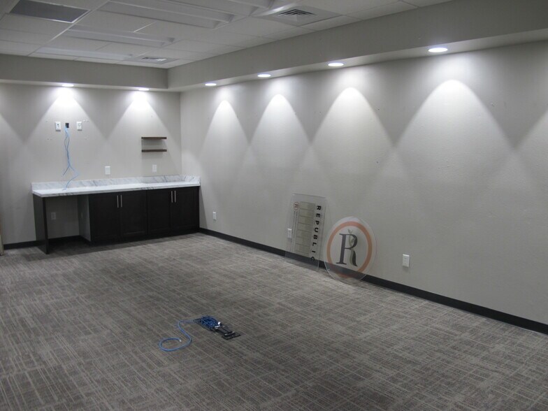 More Photos Of 209 N Main Ave, Republic Office For Sale