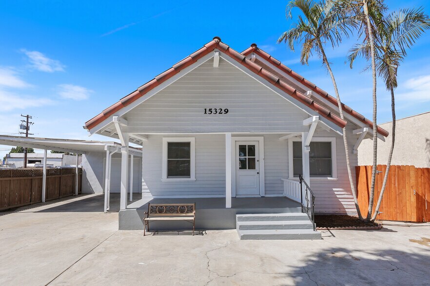 More Photos Of 15323 Paramount Blvd, Paramount General Retail For Sale