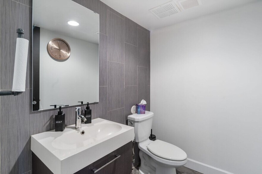 More Photos Of 4331 N 12th St, Phoenix Office Residential For Lease